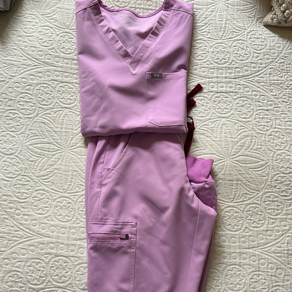 Used lavender figs scrubs